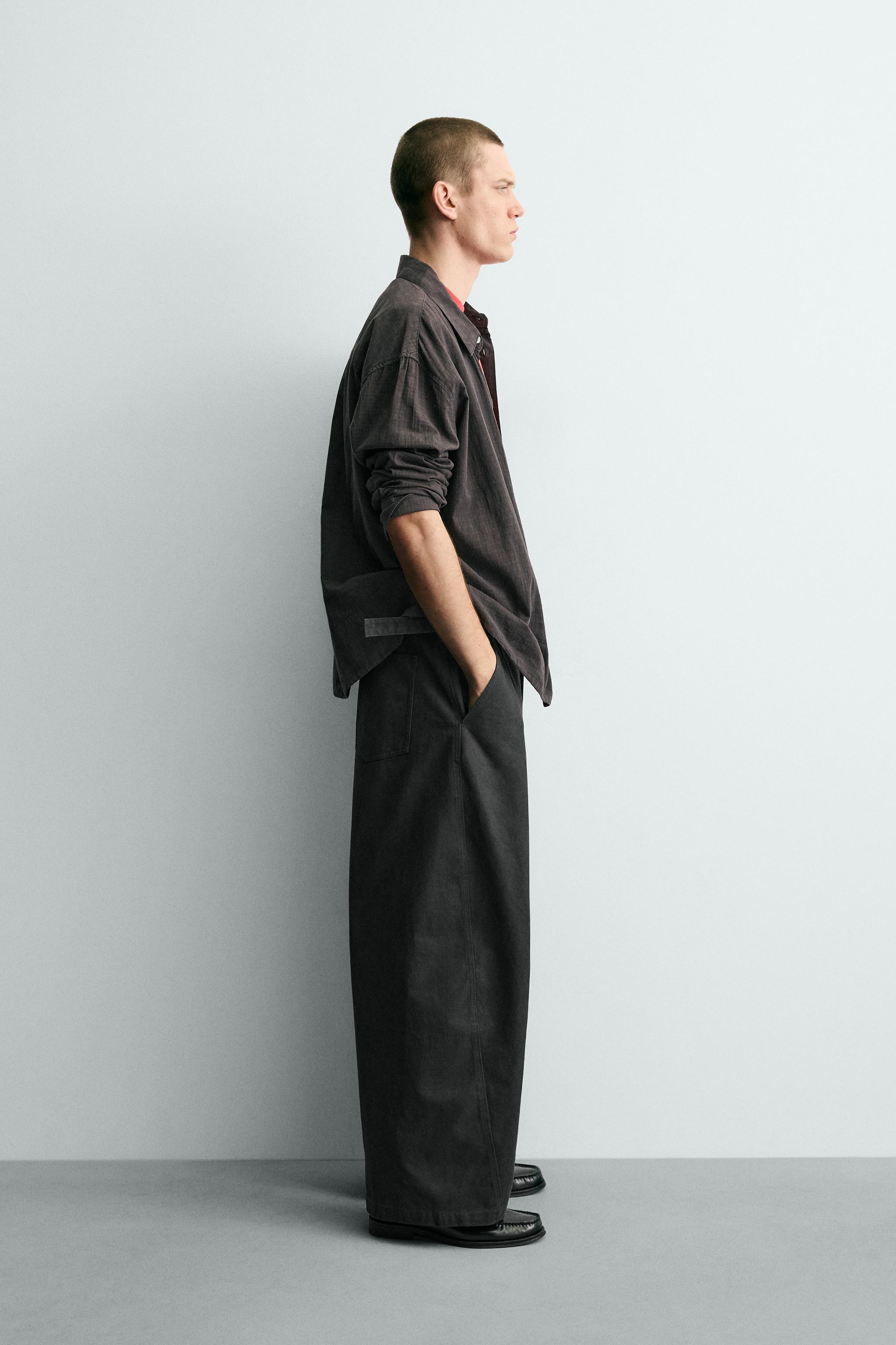 RELAXED FIT PANTS WITH TWISTED SEAM